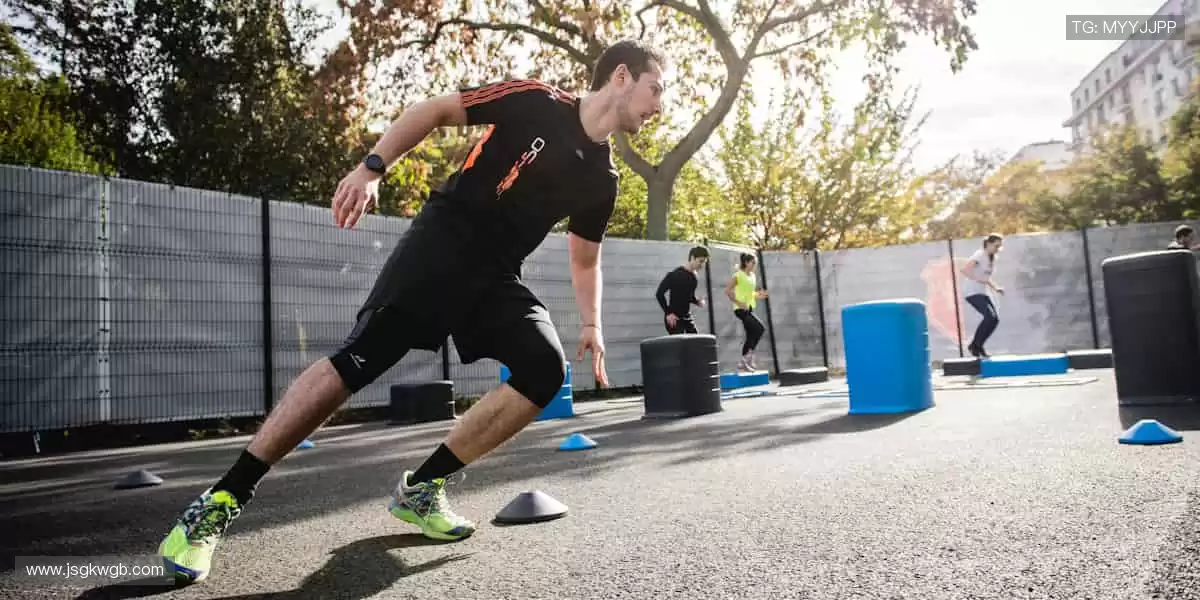 🎥专业解说，带你看透赛场背后的战术密码！🎙️